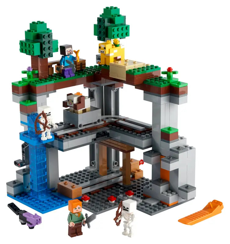 LEGO Minecraft 21169 The First Adventure    Hands On Minecraft Playset, 542 Pcs